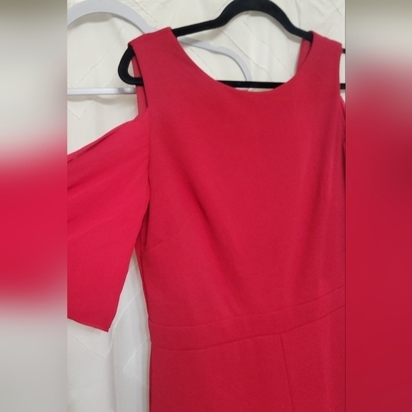 TAYLOR  SHOLDER RED  JUMPSUIT size 10 - Picture 7 of 11